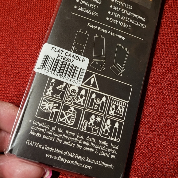 Flatyz Christmas 2 Wick Candle - Picture 8 of 8